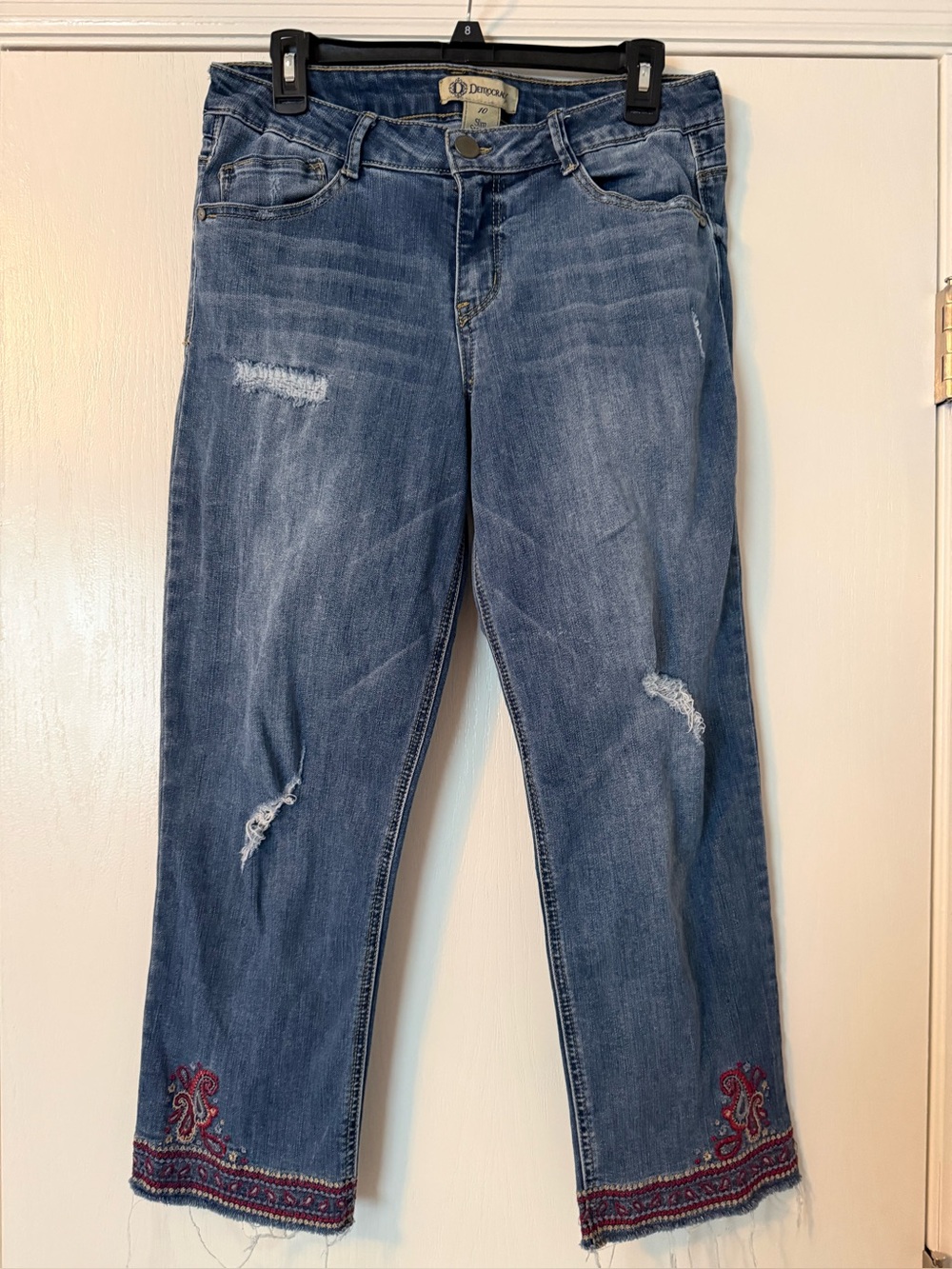 Democracy Women’s Straight Leg Jeans in Medium Blue